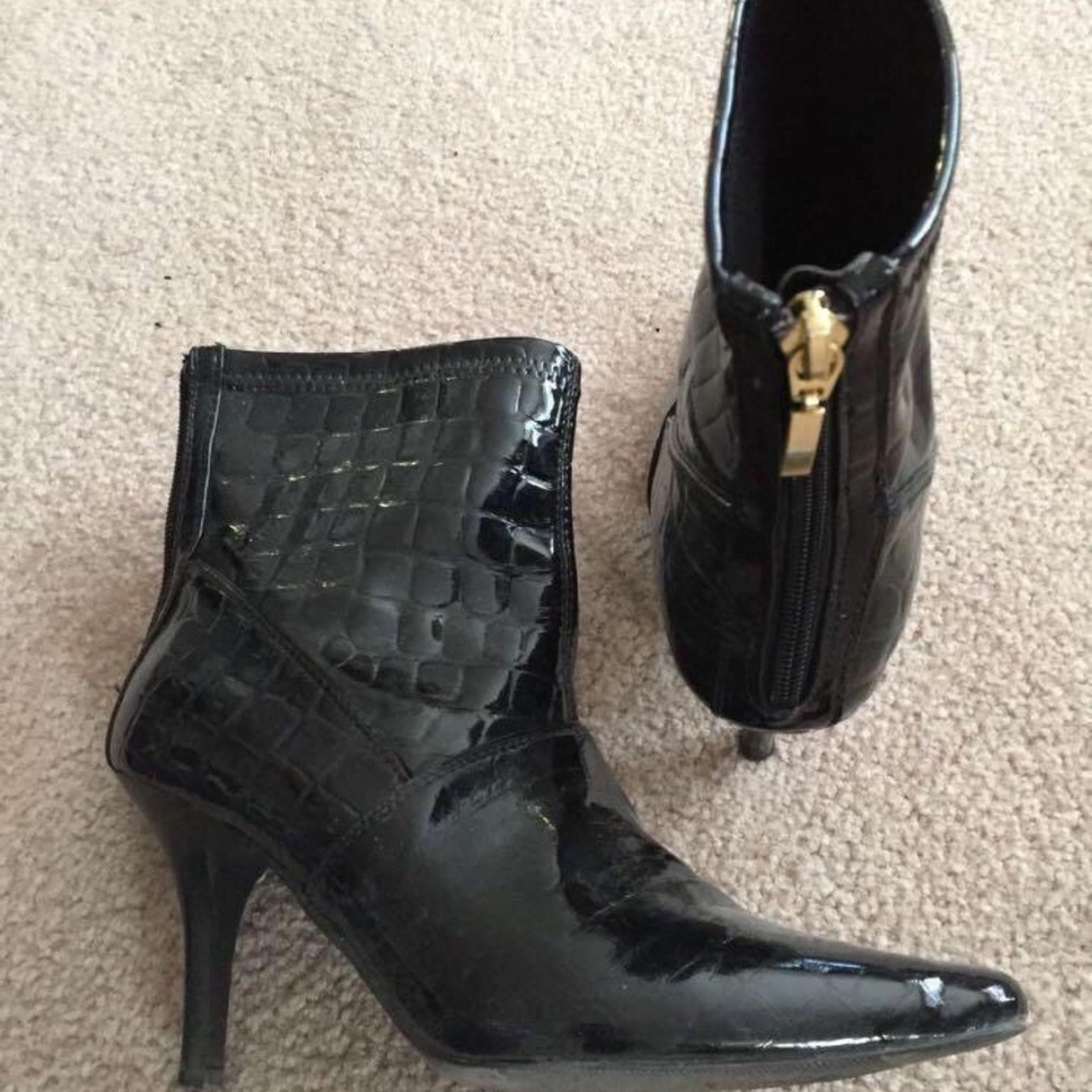 Size 6 Black patent leather bootie